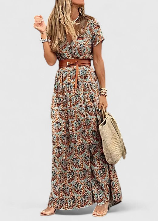 Flowing women's paisley maxi dress, V-neck, short sleeve. Ideal beach dress or vacation wear for a boho summer look.
