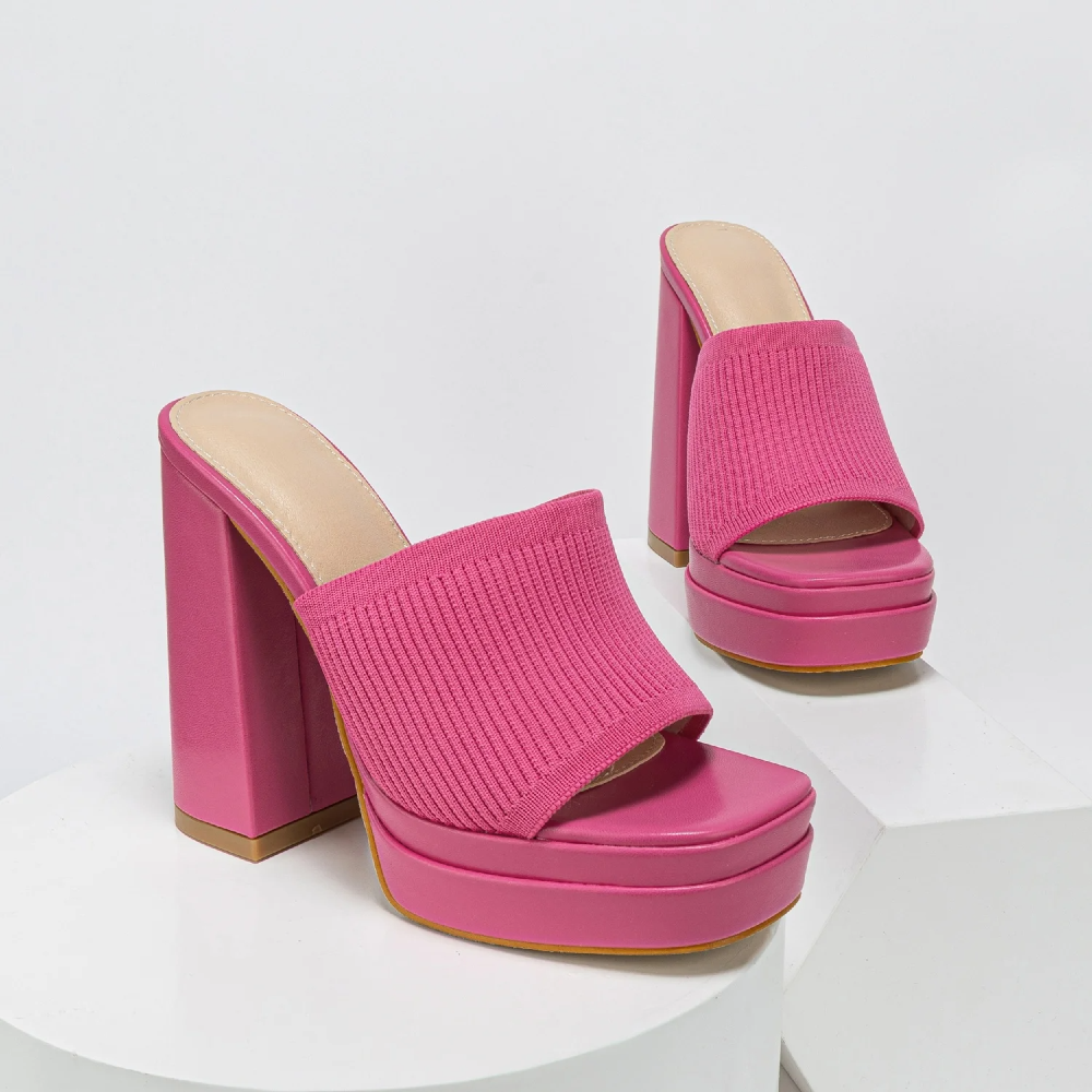 Open-toe women's platform sandals, offering adjustable comfort & secure fit for summer walking footwear.