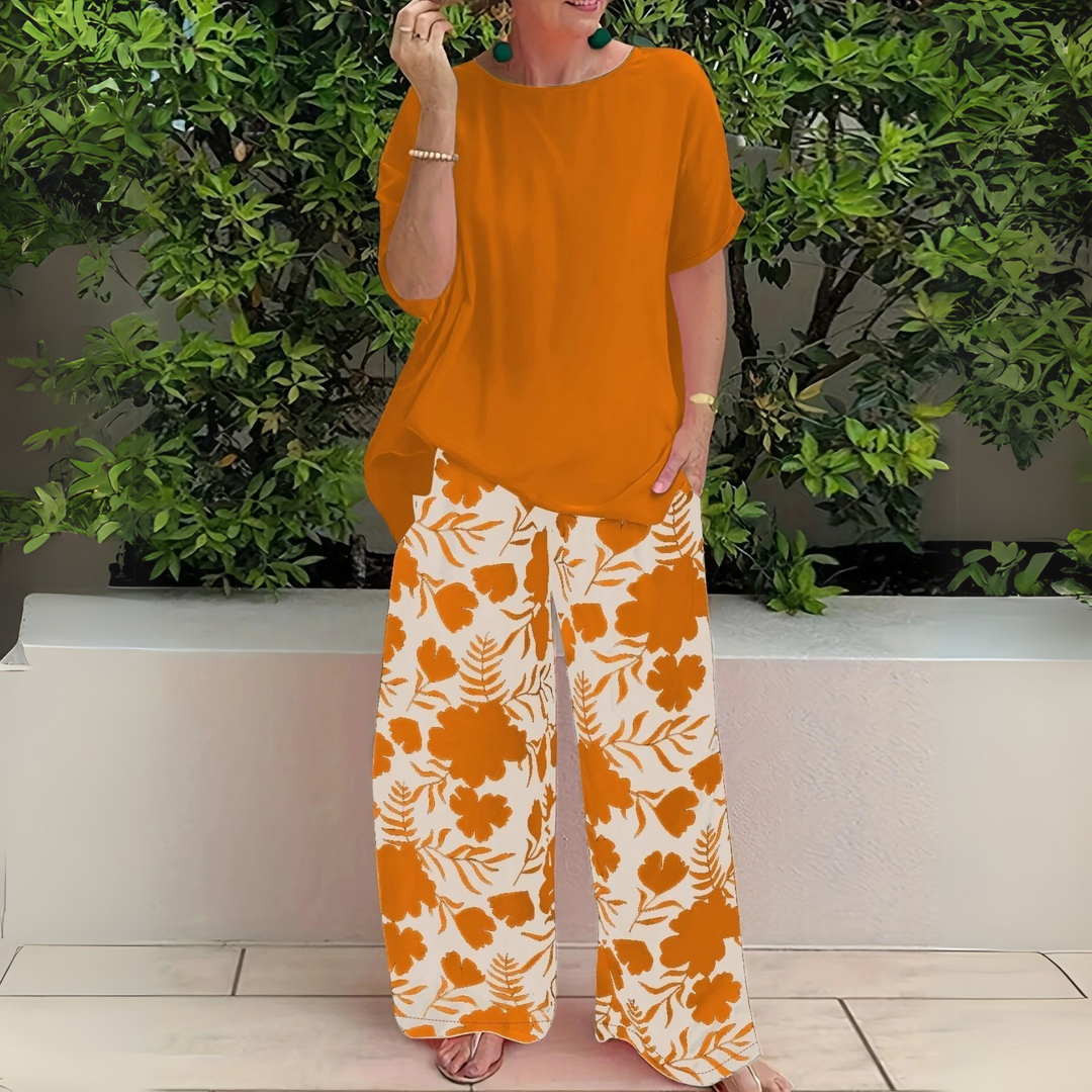Elegant plus size women's two-piece outfit featuring a beautiful floral print and comfortable wide-leg pants.