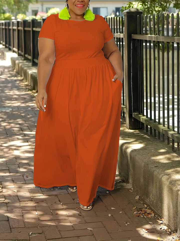 Party-perfect flowy maxi dress for curvy women, featuring comfortable short sleeves.