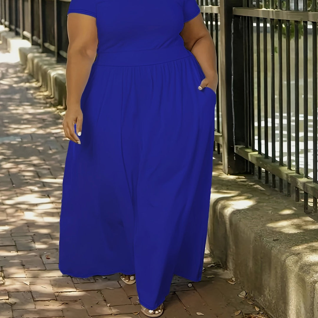 Women's short sleeve maxi dress, comfortable and elegant for plus size summer fashion.