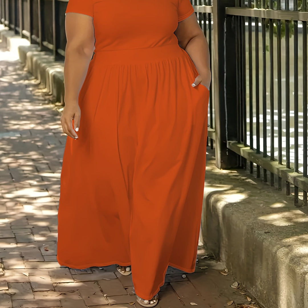 Casual elegant plus size women's short sleeve maxi dress, perfect for curvy figures.