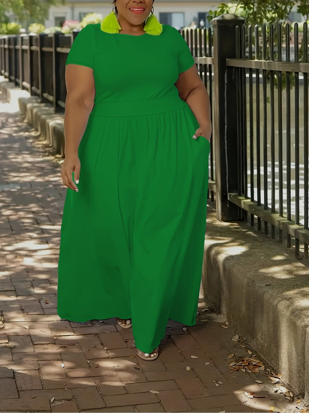 Elegant curvy women's short sleeve maxi dress, ideal for casual and vacation styles.