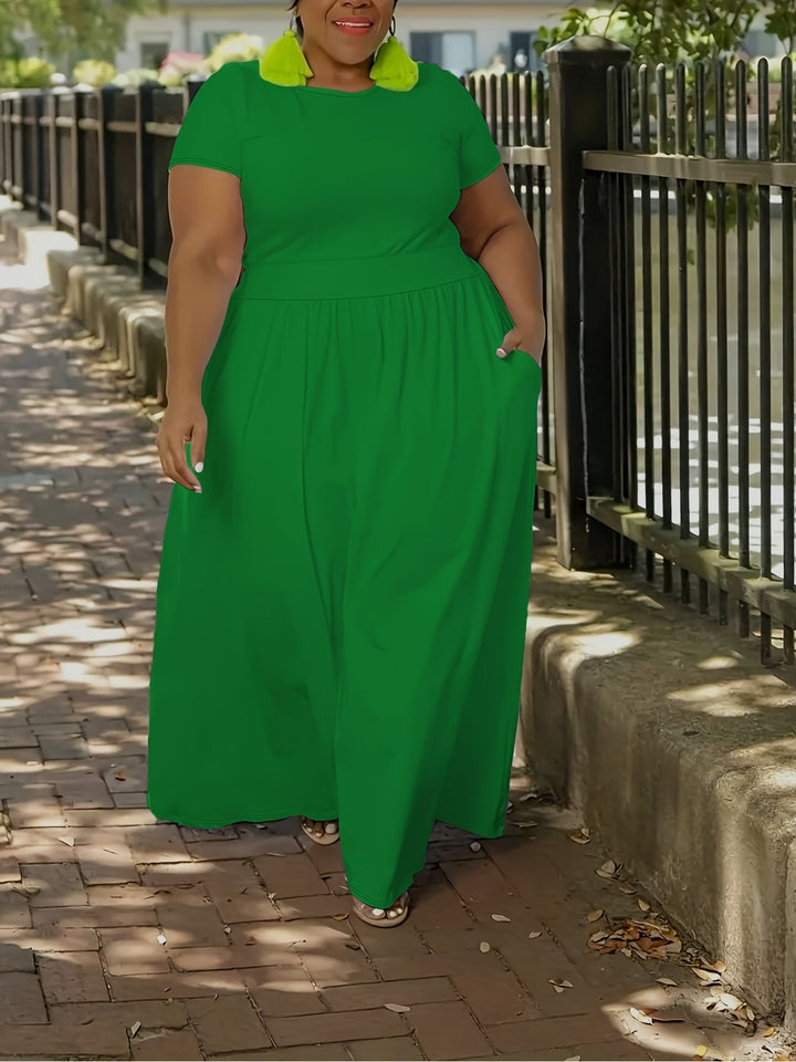 Elegant curvy women's short sleeve maxi dress, ideal for casual and vacation styles.