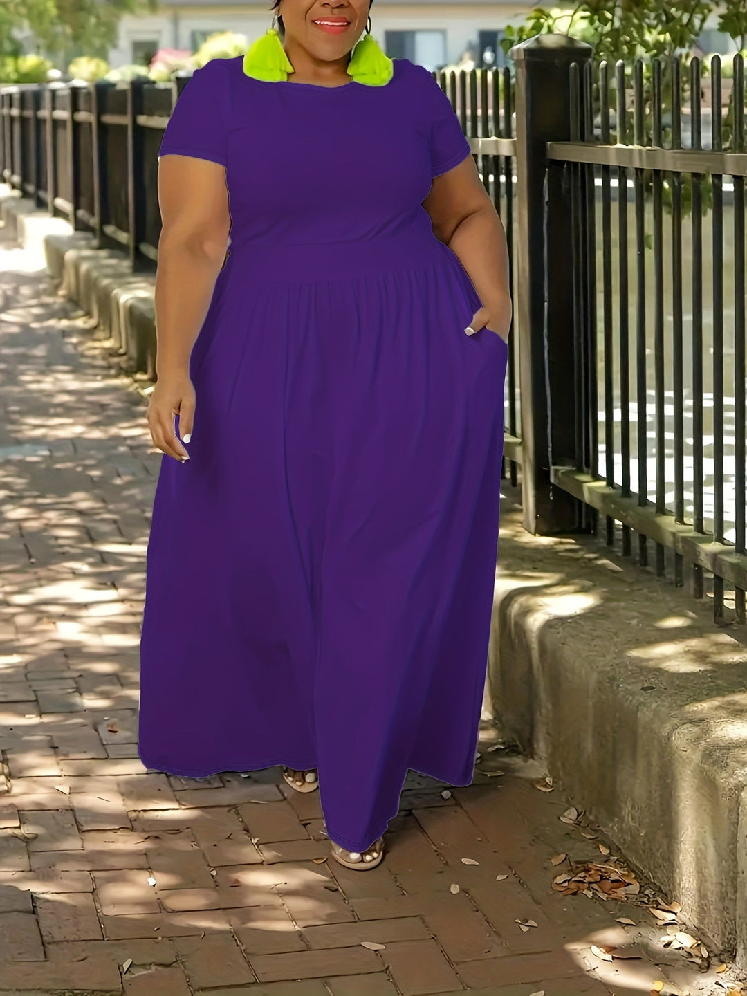 Comfortable plus size women's maxi dress with short sleeves, great for all-day wear.