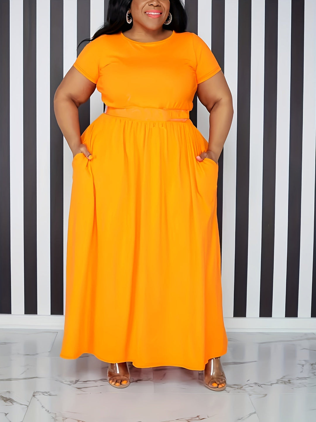 Elegant women's plus size summer dress with short sleeves, perfect for any occasion.