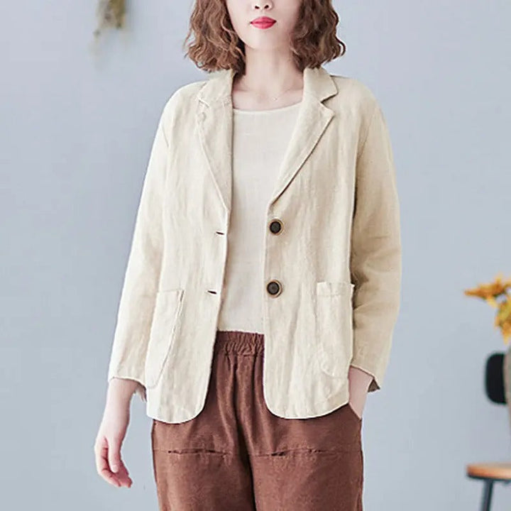 Elegant women's casual single-breasted blazer in a relaxed fit, a versatile piece for office or everyday fashion.