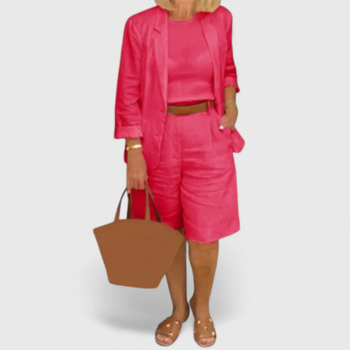 Women's relaxed blazer & Bermuda shorts two-piece set. Ideal smart casual summer outfit for a chic look.