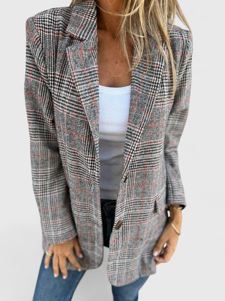 Women's relaxed classic plaid boyfriend blazer, oversized fit for chic casual layering. Fashion workwear jacket.