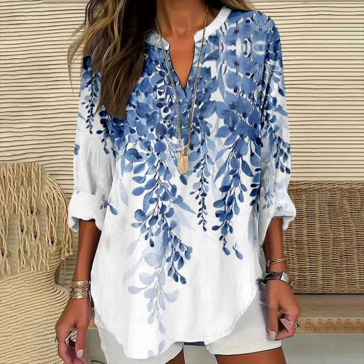 Stylish women's top: relaxed fit blouse, elegant split neck, and practical three-quarter cuffed sleeves.