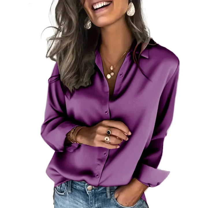 Comfortable women's button-front blouse in a relaxed fit, combining casual chic with elegant everyday fashion.