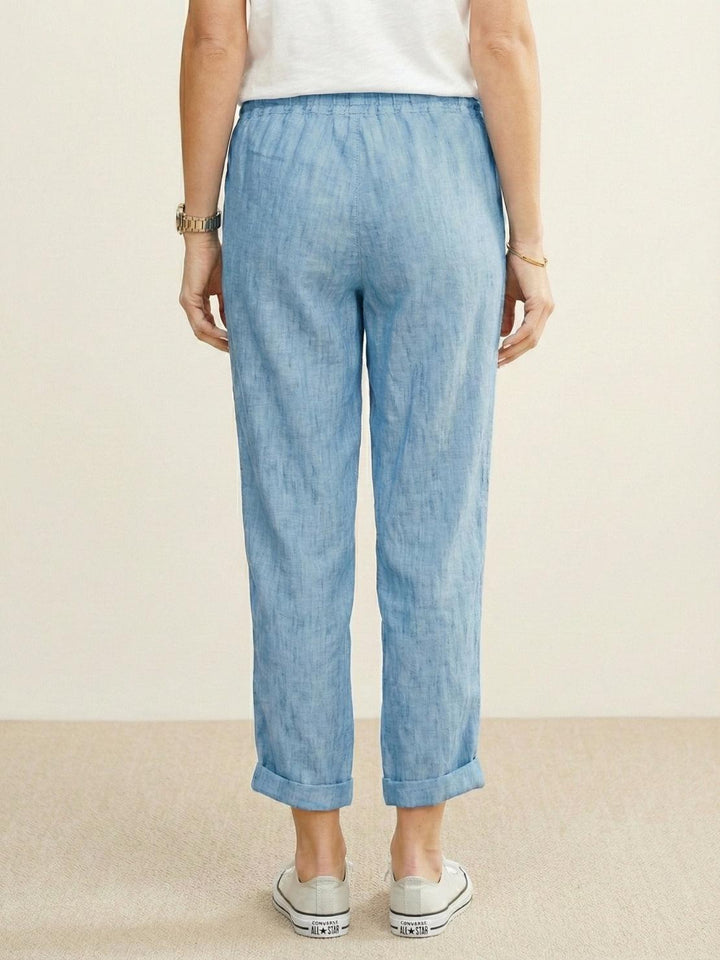 Effortless women's cuffed pants, relaxed fit, drawstring for ultimate comfort.