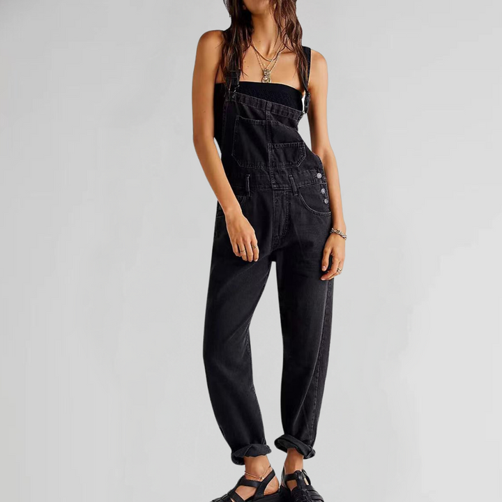 Stylish women's relaxed fit overalls, adjustable for comfort. Ideal one-piece jumpsuit for everyday fashion.