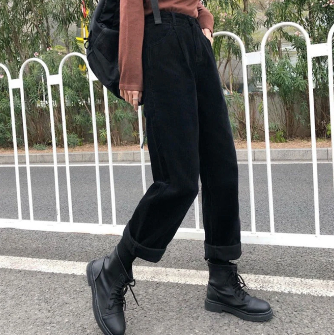 Comfortable & stylish relaxed fit women's bottoms, perfect everyday pants.