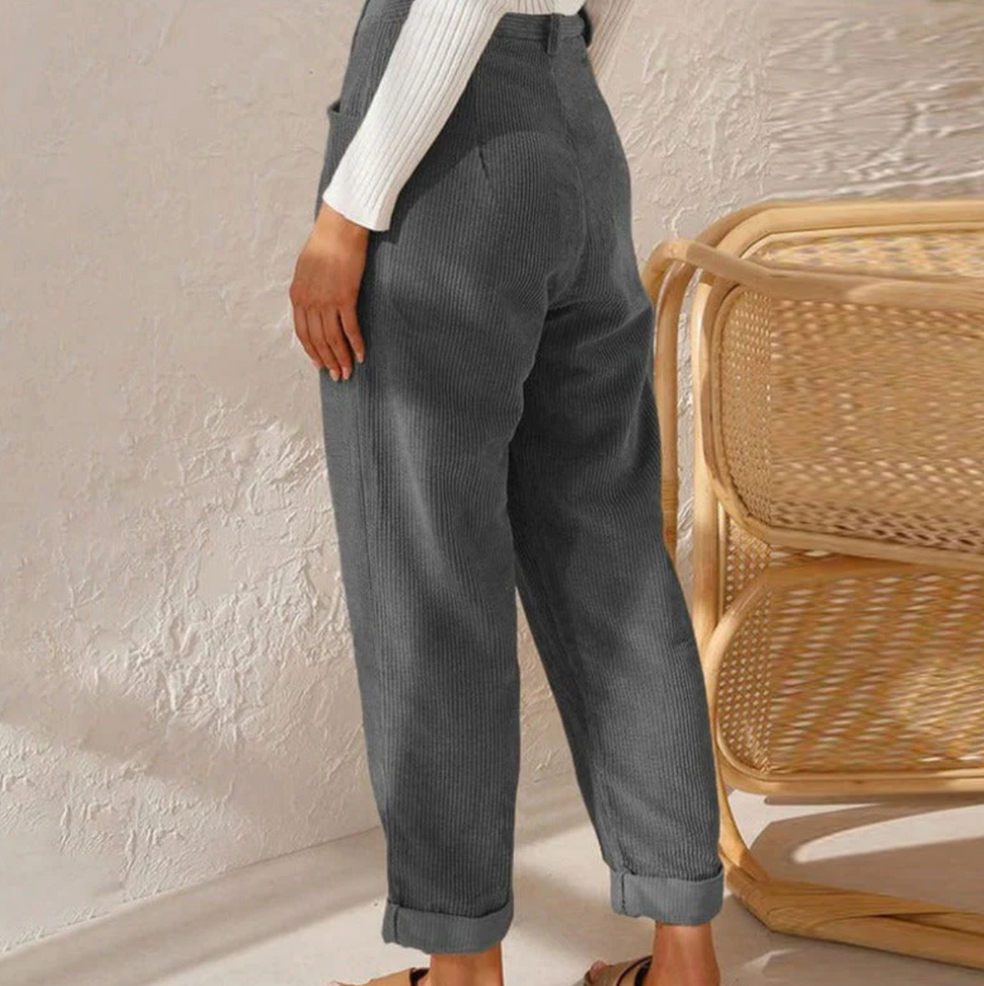 Easy-to-wear relaxed fit women's trousers, offering casual chic and comfortable style.