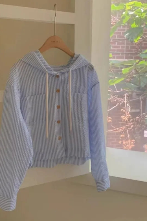 Effortless women's hooded blouse, relaxed fit long sleeve top for comfortable travel clothes & beach wear.