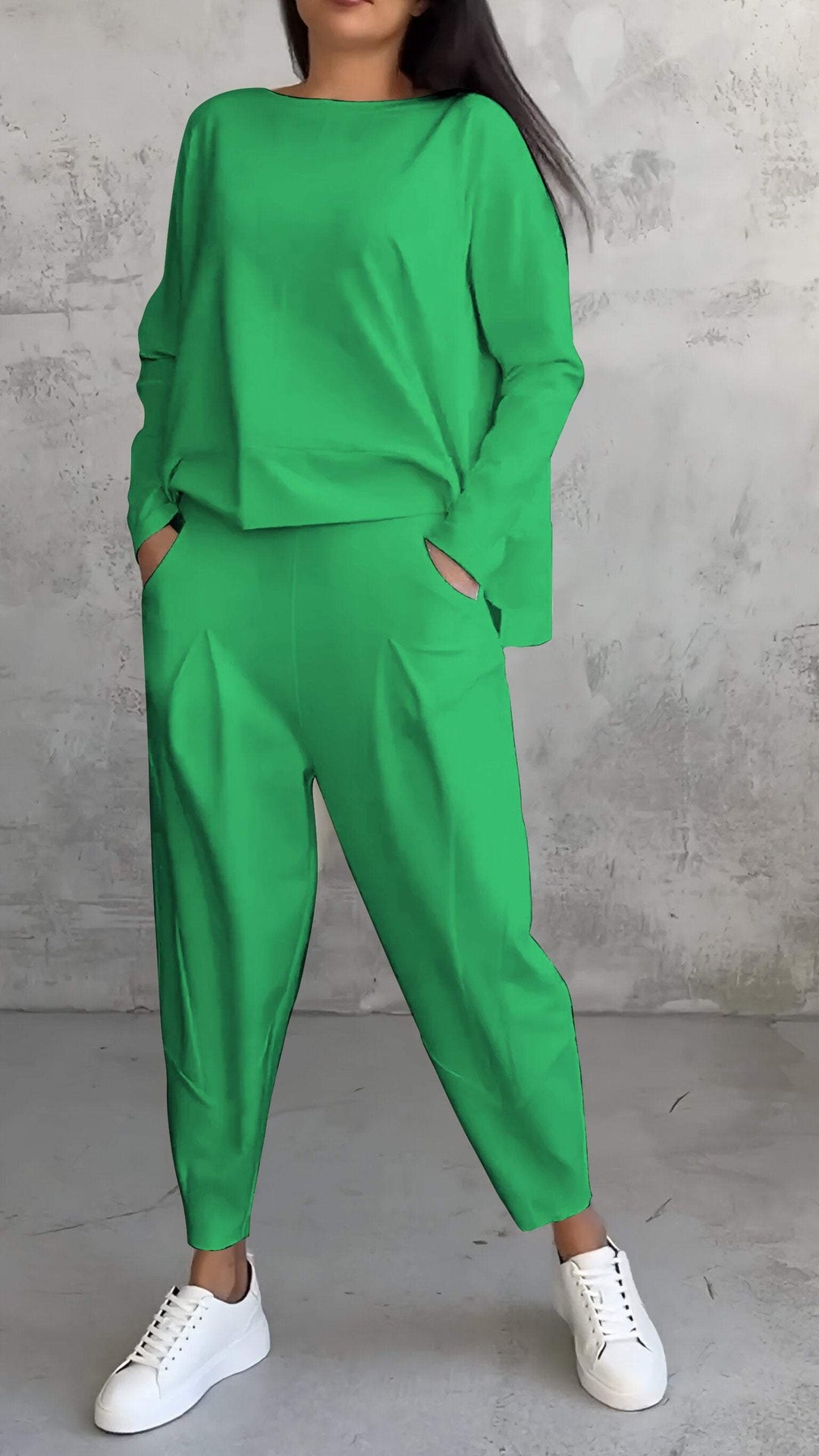 Comfortable women's long sleeve leisure set, perfect for a relaxed yet stylish everyday look.