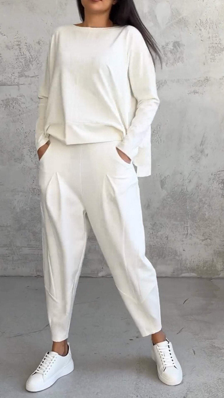 Soft long sleeve top and pants set for women, a versatile and relaxed fit loungewear.