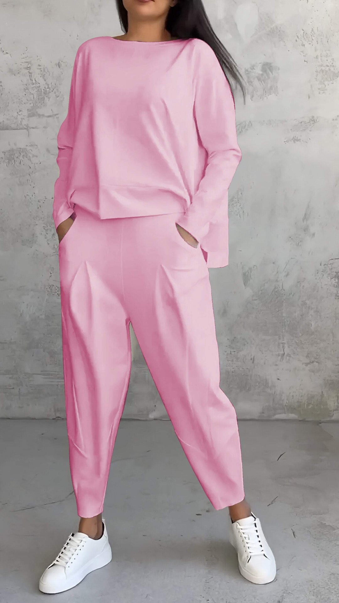 Stylish women's casual set with a relaxed fit, long sleeves, and ultimate comfort.
