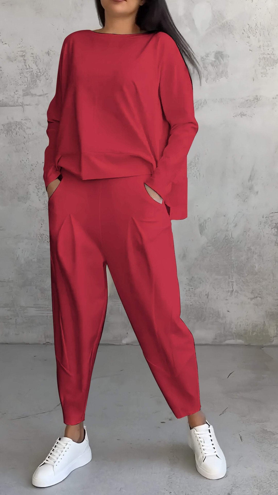 Versatile women's loungewear set, featuring a long-sleeve top and matching relaxed pants.