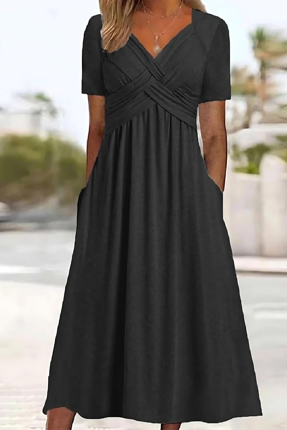 Casual women's printed midi dress in a relaxed fit. Versatile for everyday wear, summer outings & spring events.