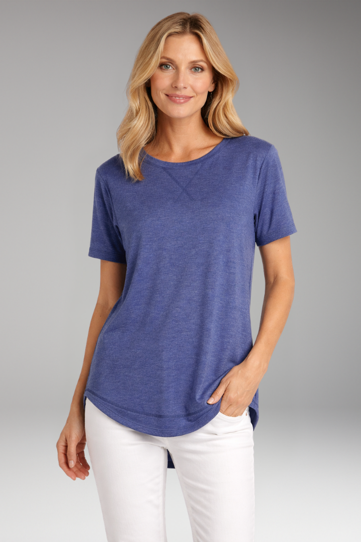 Comfortable women's short sleeve t-shirt, relaxed fit, round neck, curved hem, for active casual wear.