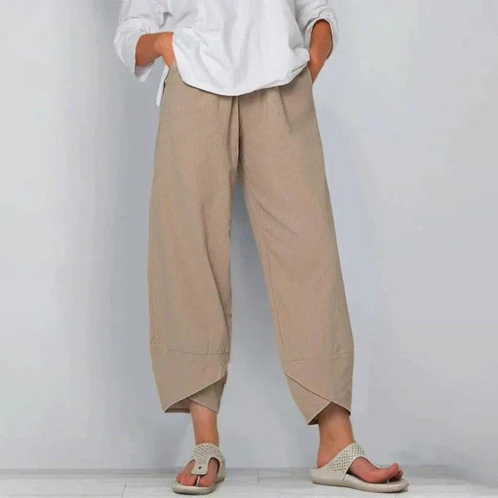 Comfortable women's summer pants with a relaxed fit, ideal for everyday casual fashion in warm weather.