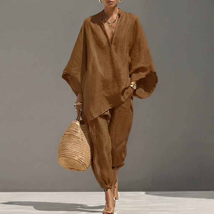 Relaxed fit women's tunic and tapered pants set, ideal for travel, comfort, and elegance.