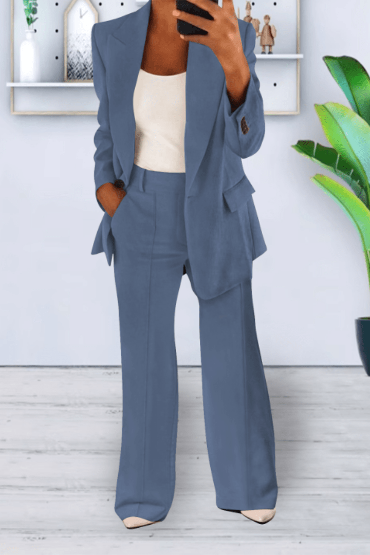 Chic women's two-piece relaxed set, versatile for casual wear, everyday style, or vacation outfits.