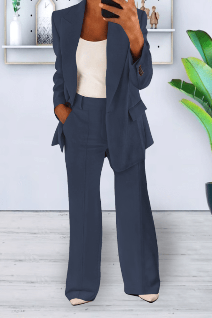 Women's relaxed two-piece travel outfit. Comfortable and chic for vacation wear or airport style.