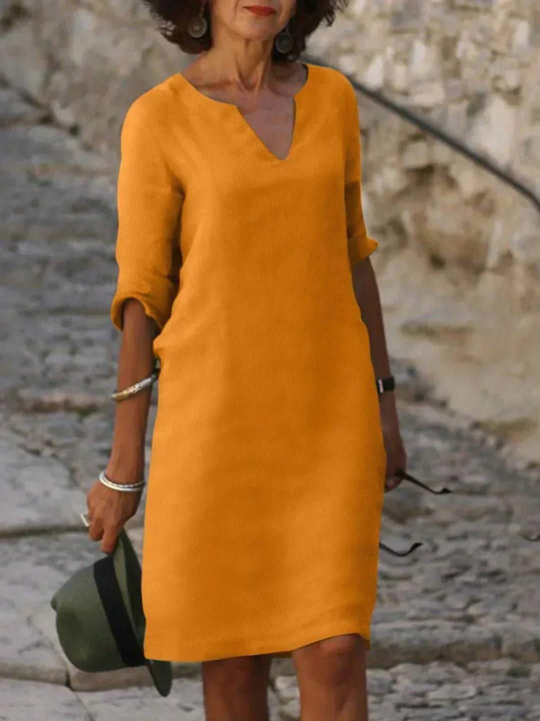 Versatile women's midi dress: relaxed fit, V-neck, 3/4 sleeves. Comfortable for casual & stylish everyday looks.