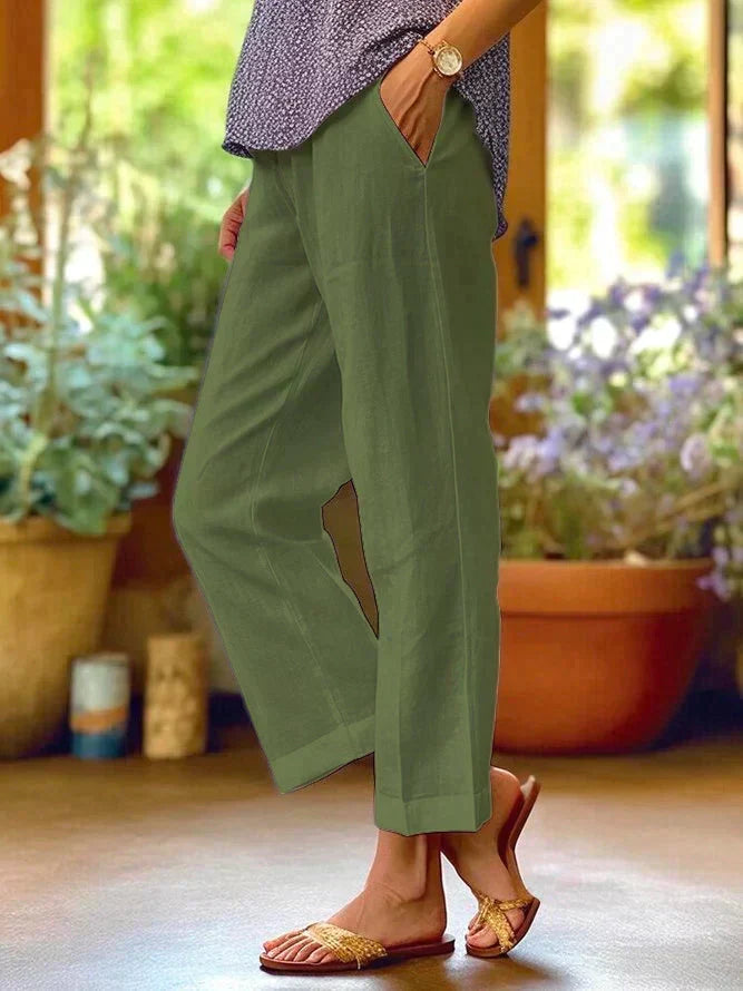 Relaxed fit women's straight-leg casual pants with deep side pockets, essential for comfortable everyday and travel wear.