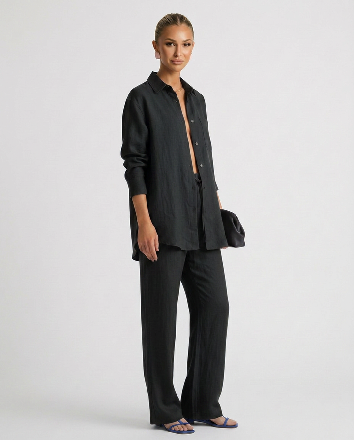 Versatile women's two-piece set, offering relaxed comfort and effortless casual style.