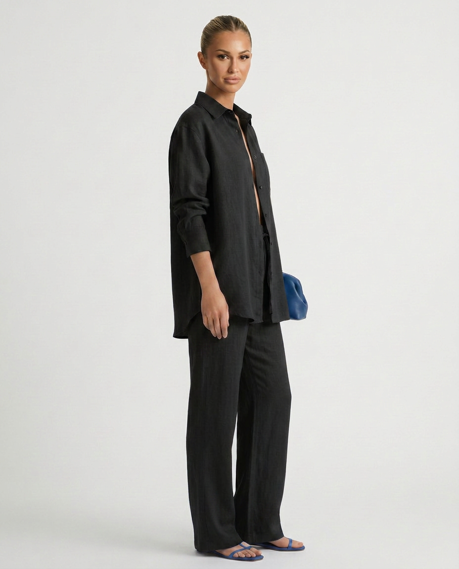 Look stylish and feel comfortable in this women's relaxed fit two-piece lounge set.