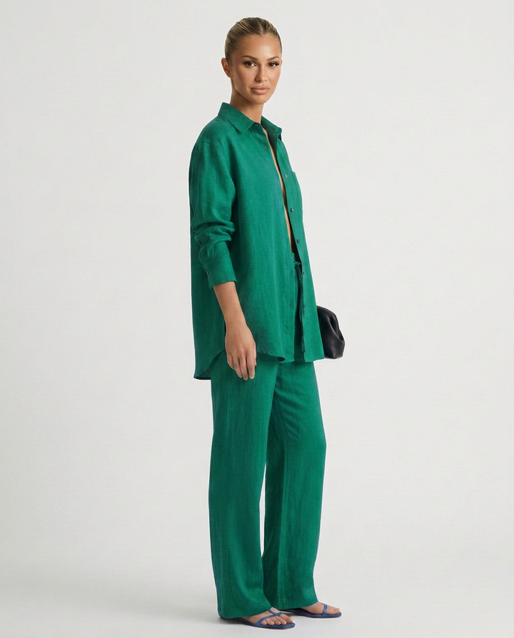 Stylish women's relaxed two-piece lounge set, a comfortable choice for casual fashion.
