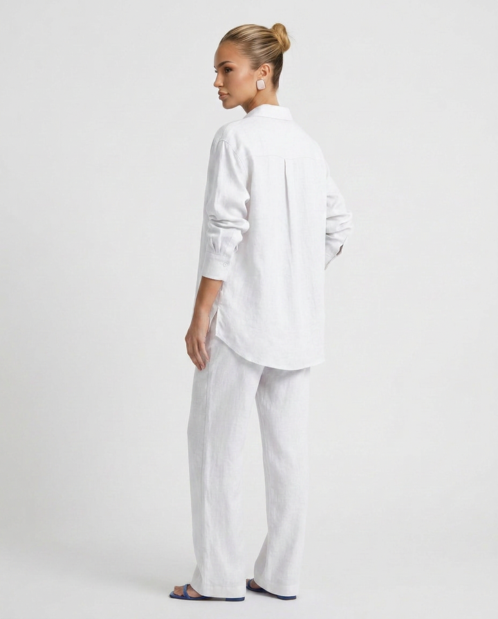 A women's casual two-piece outfit: relaxed lounge set for comfort and versatile style.