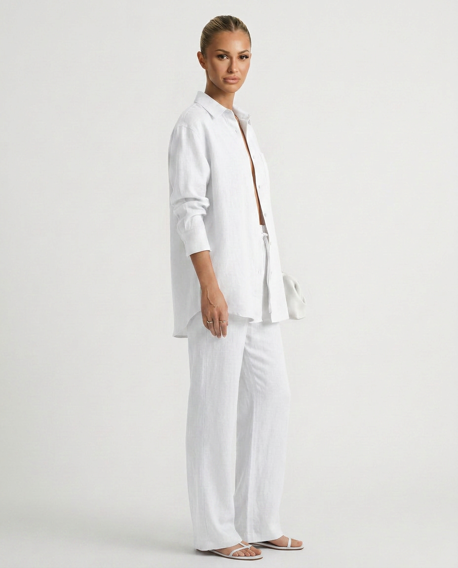 Modern women's relaxed lounge set, a chic two-piece for everyday comfort and style.