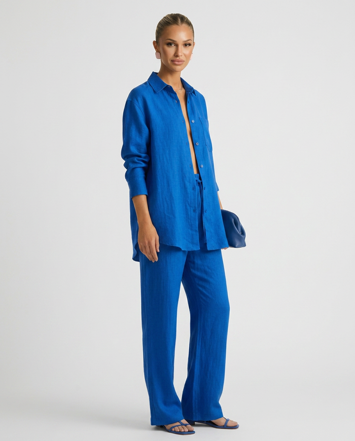 Effortlessly chic women's relaxed two-piece outfit, a must-have for comfort wear.