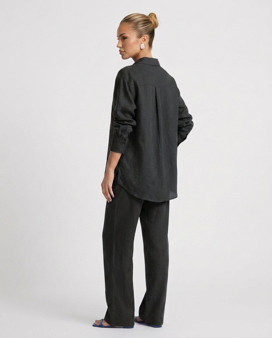 Trendy women's relaxed fit two-piece lounge set, perfect for casual spring outfits.