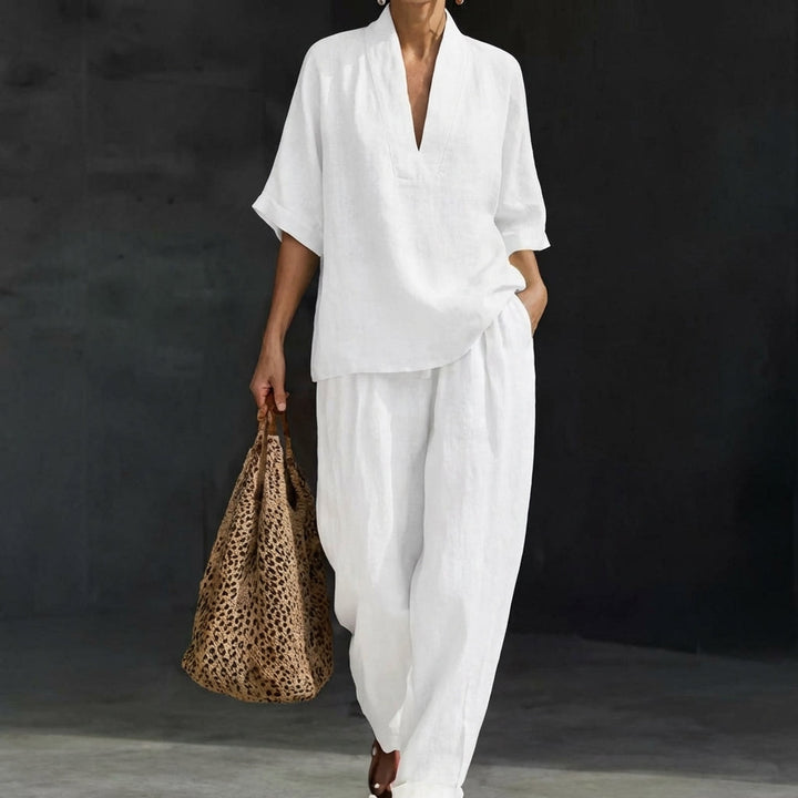 Chic women's matching set featuring a relaxed V-neck top & wide-leg pants. Ideal for travel & casual fashion.