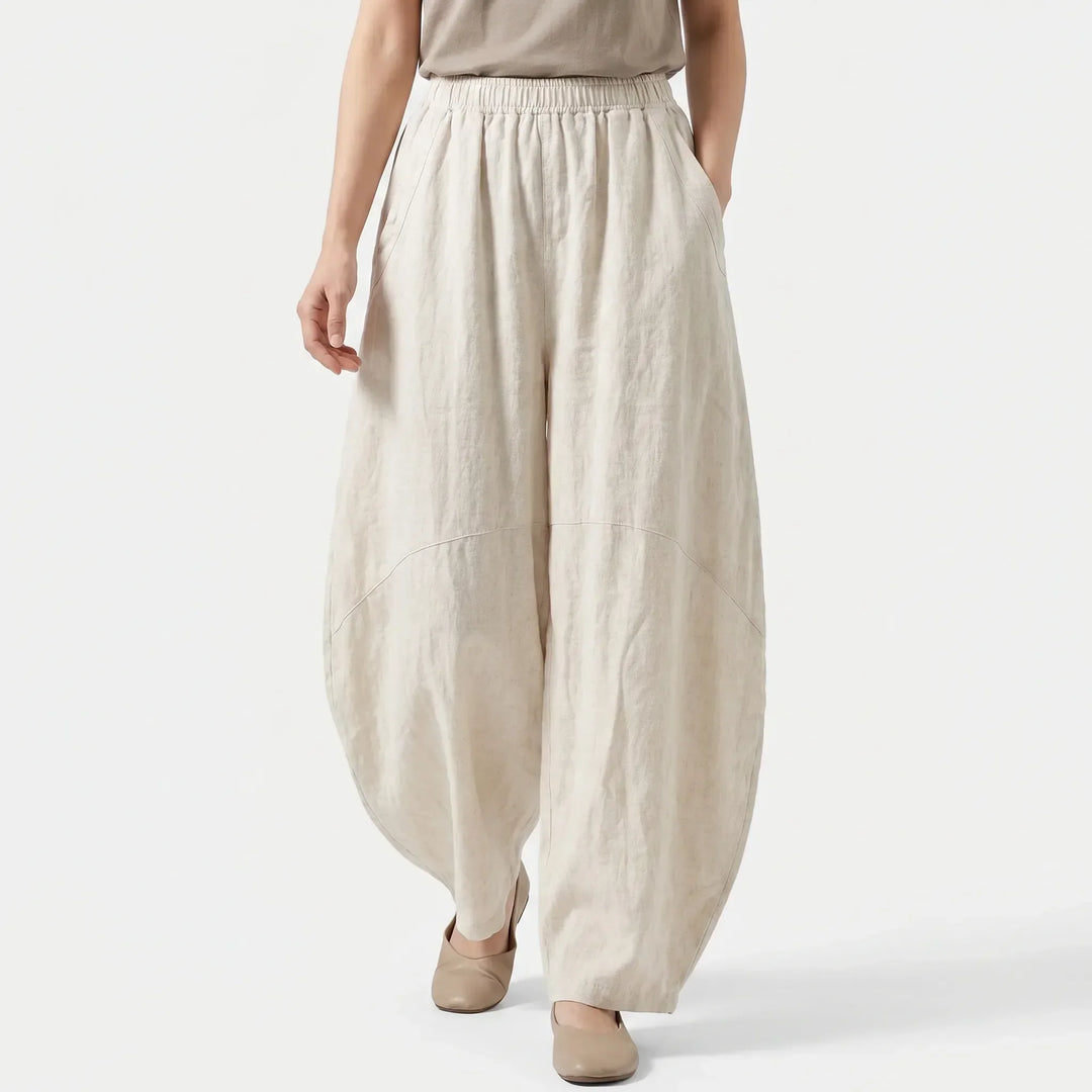 Flowy wide-leg women's pants for spring/summer, featuring a comfortable elastic waist and pockets for travel.