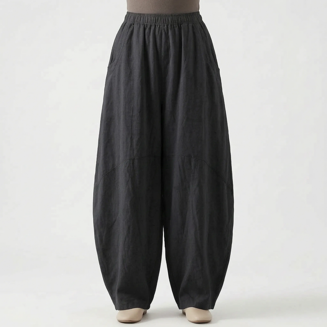 Effortless women's wide-leg pants in a relaxed fit, featuring an elastic waist for ultimate comfort and style.