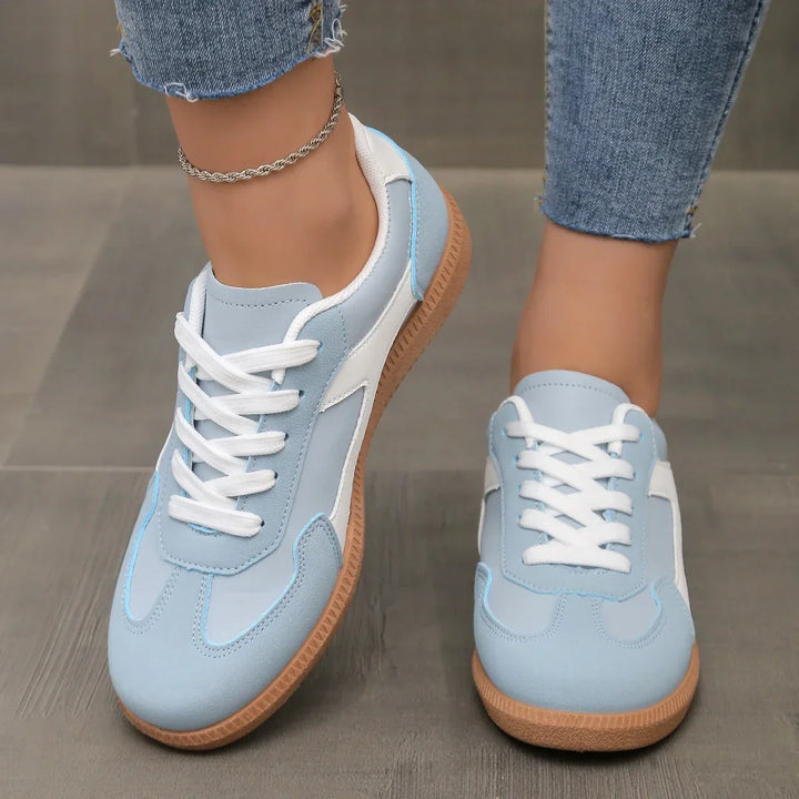Versatile women's casual retro sneakers for walking & everyday style. Cushioned for ultimate comfort.