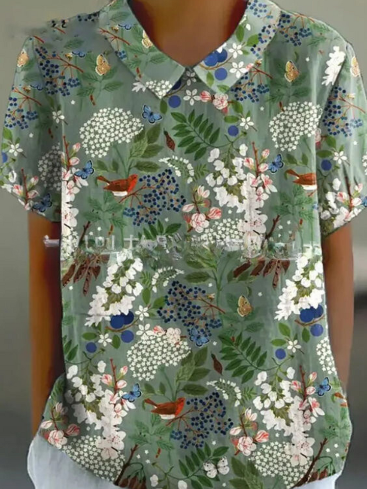 Vintage-inspired women's short-sleeve top, featuring retro floral embroidery for everyday wear.