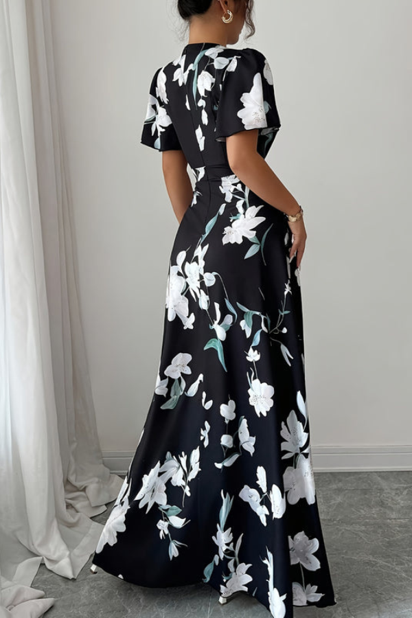 Chic women's retro floral midi dress, A-line cut with elegant pleats and delicate ruffled sleeves.