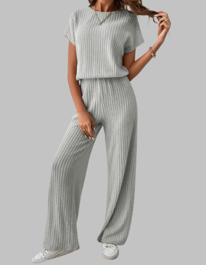 Fashionable women's ribbed short sleeve top and wide-leg pant set. Ideal for a modern, comfortable look.
