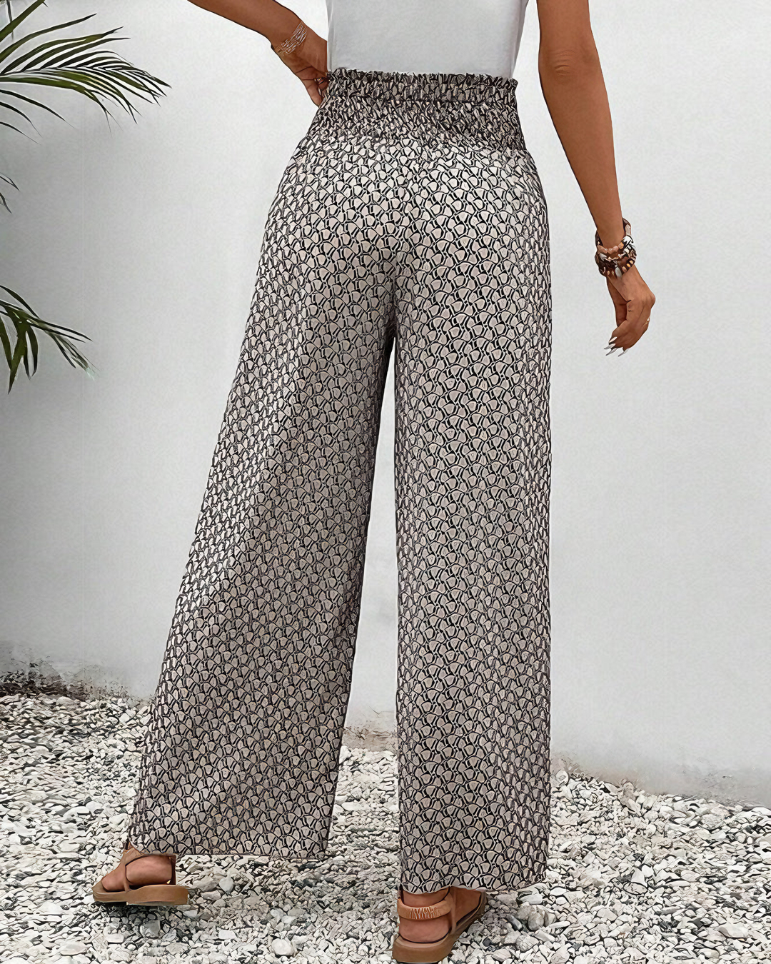 Flowy women's Sahara wide-leg pants with elastic waist. Comfortable, versatile, and relaxed for spring & summer style.