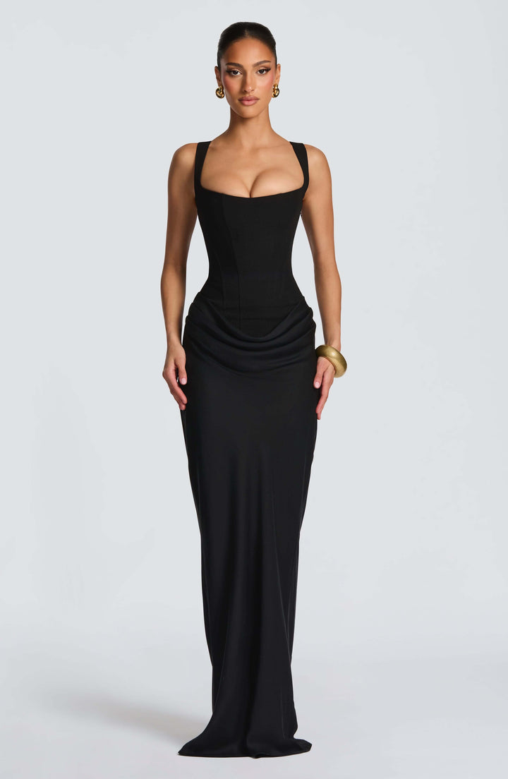 Women's elegant scoop neck ruched bodycon maxi dress, a sophisticated sleeveless evening gown.