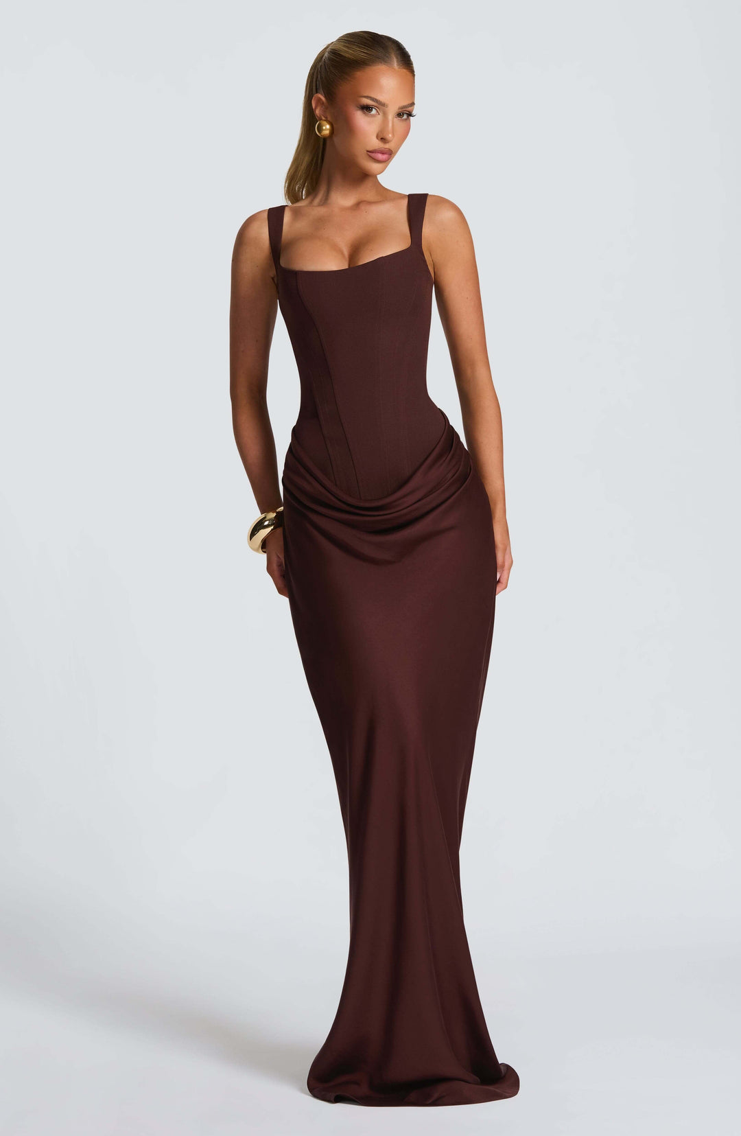 Elegant women's sleeveless scoop neck ruched bodycon maxi dress, a perfect formal evening gown.