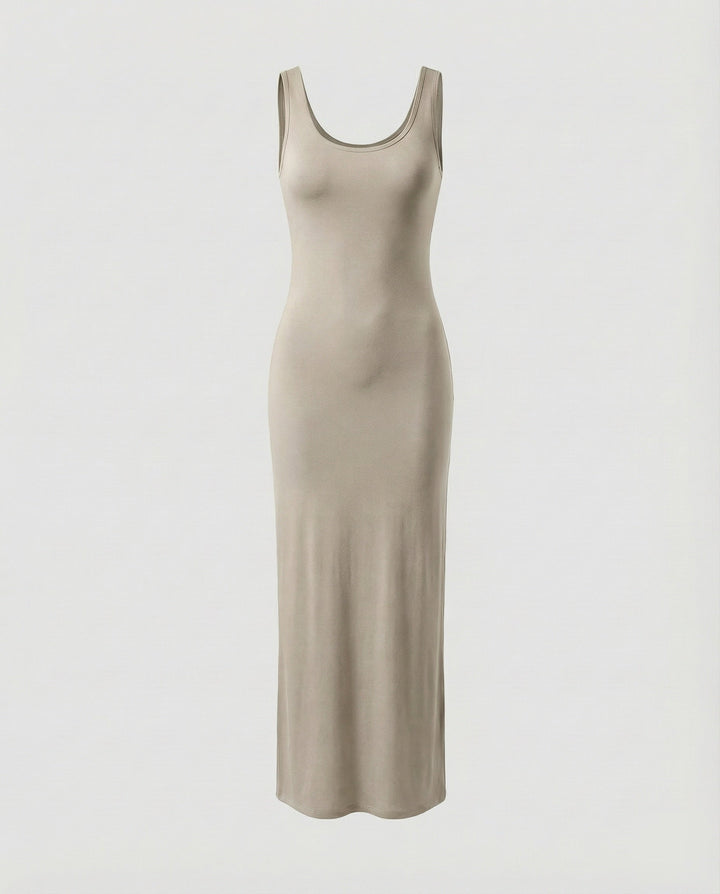 Sleek women's scoop neck sleeveless bodycon maxi dress. Fitted design for casual elegance.